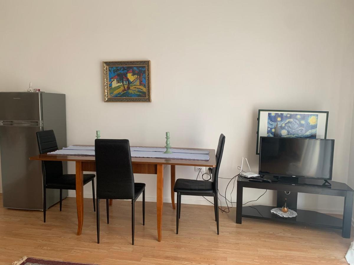 Beautiful And Lovely Apartment Tiranë Eksteriør bilde