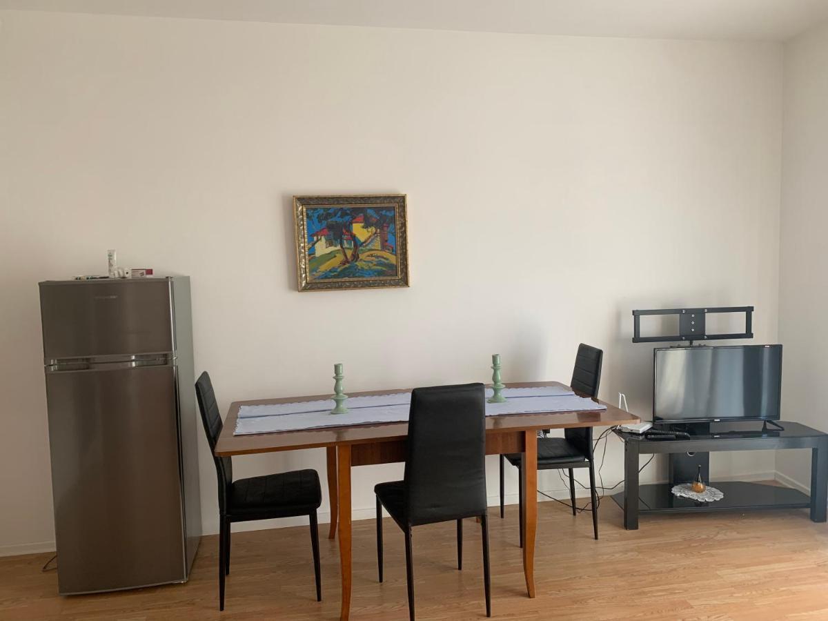 Beautiful And Lovely Apartment Tiranë Eksteriør bilde